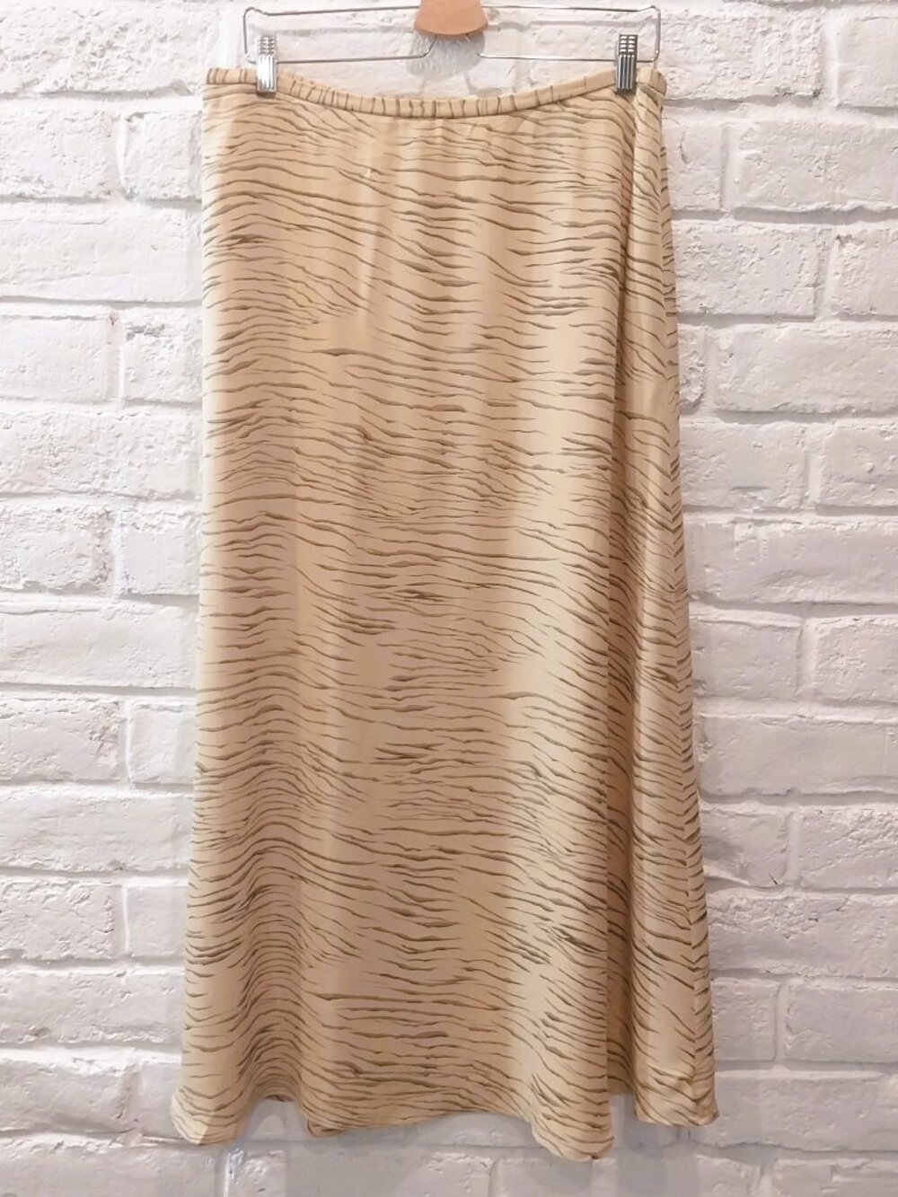 100% Silk Maxi Long Skirt 16 L Beige Gray Animal Tiger Print Lined, Field Manor.
